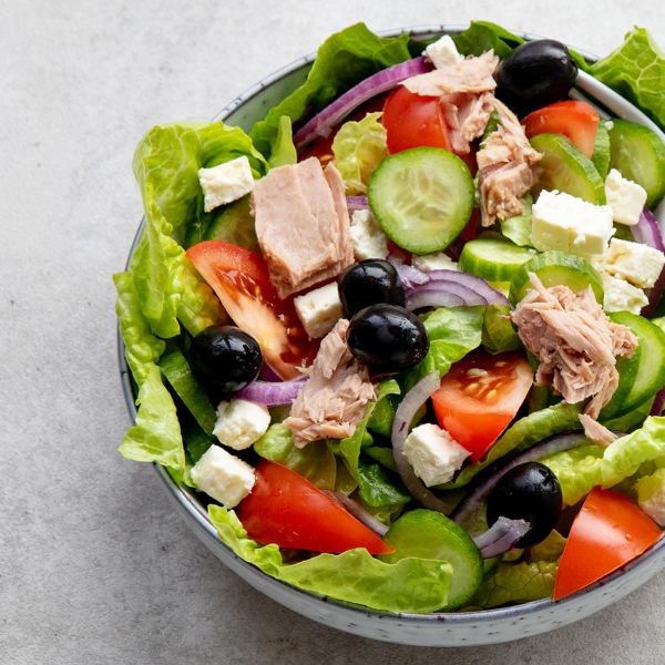 Weitere Aufnahme von Thunfischsalat mit Baguette