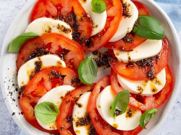 Weitere Aufnahme von Tomaten & Mozzarella — Caprese